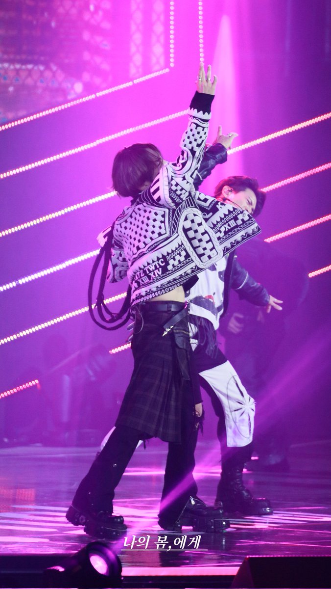 my_keybom's tweet photo. 231210 케이링크 콘서트
본업모먼트❤️
#키 #기범 #key #SHINee #샤이니 https://t.co/Ggy9zVDR2l