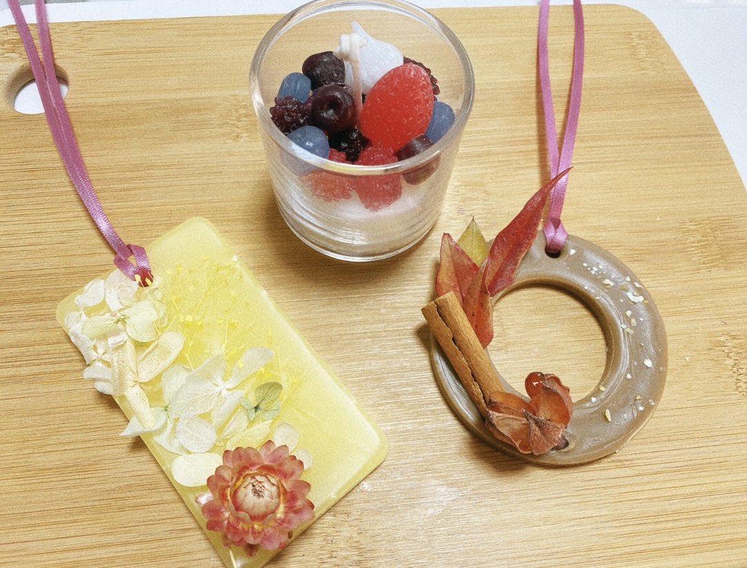 keiko3sun's tweet photo. いつもは私が誘うのだけど、今日は娘に誘われて、キャンドルとワックスバーのワークショップへ行ってきました。先生は娘の友達です。ワイワイと楽しかったよ😊

久々の阪急宝塚線！曽根に住んでた時は通勤でのってたんだけどね。

#娘と
#十三 https://t.co/bDC2DqUiSz