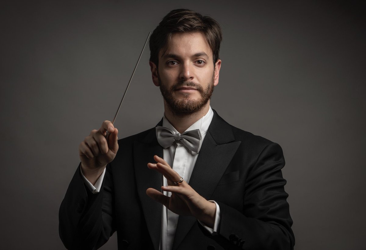 Concert de Noël en direct sur <a href="/RaiUno/">Rai1</a> depuis l’aula du Sénat italien <a href="/SenatoStampa/">Senato Repubblica</a> Direction du chef <a href="/michele_spotti/">Michele Spotti</a>. Un beau programme des grands airs de l’opéra italien et des lectures de Manzoni.