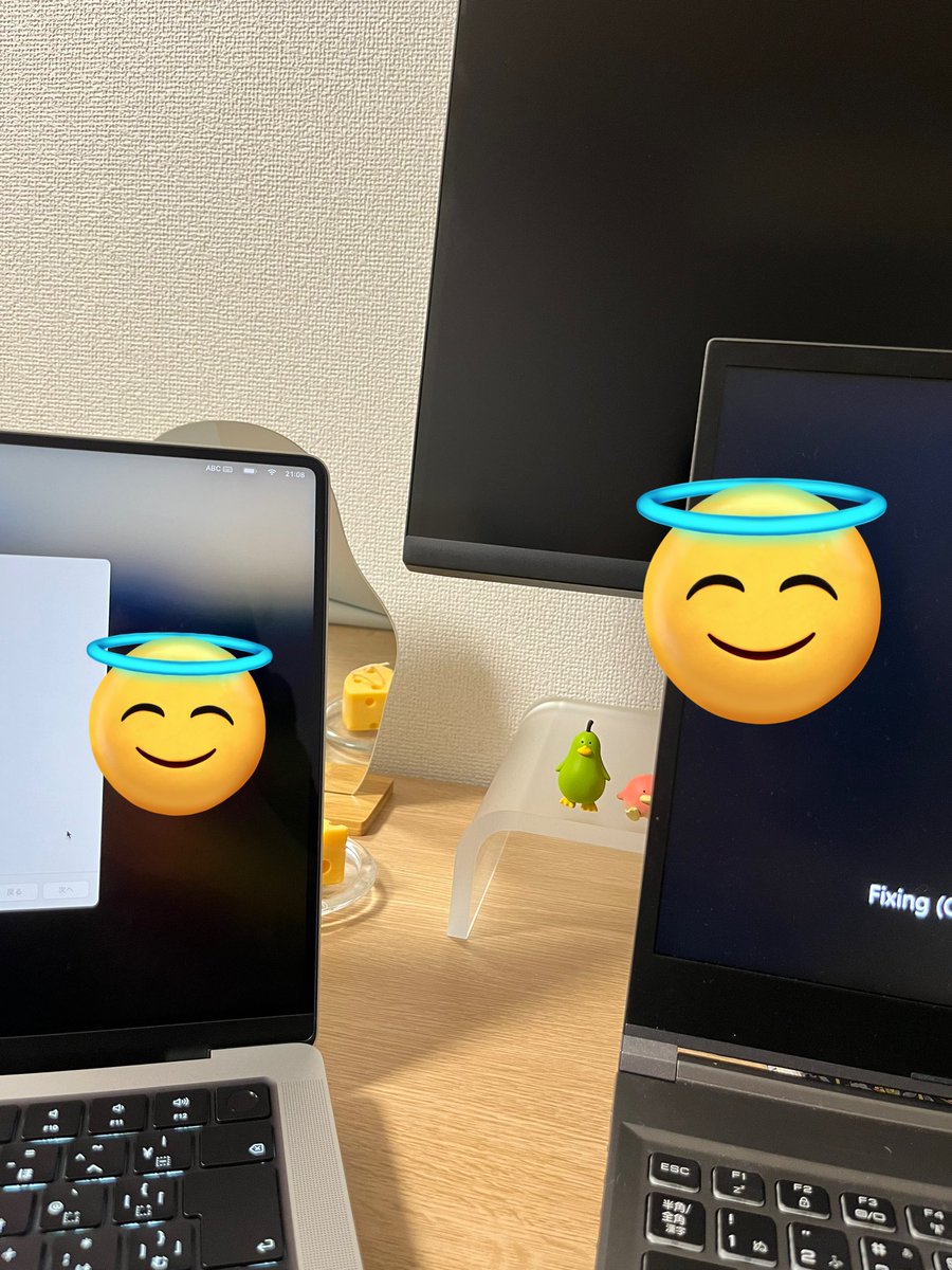 cham_edit's tweet image. 朝から配達中になっていたMacBookがようやく届いた！
使い方わからなすぎるしデータ移行のやり方も不安すぎるし明日からMacで仕事できるかあやしい💭
