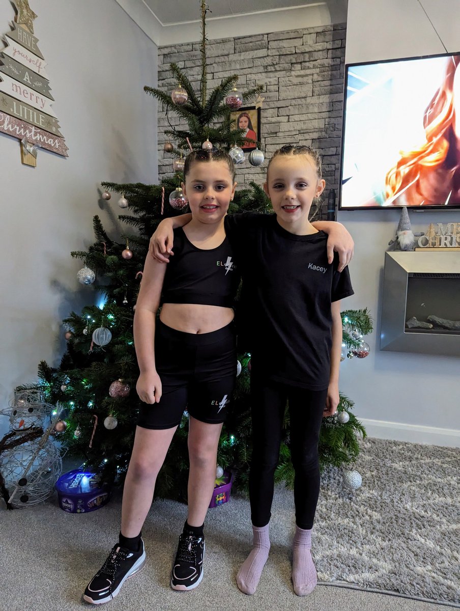Alice54835850's tweet photo. The girls are ready for their dance show this afternoon 👯💃🩰🎄@fayepearce https://t.co/W2OVhWm6yt