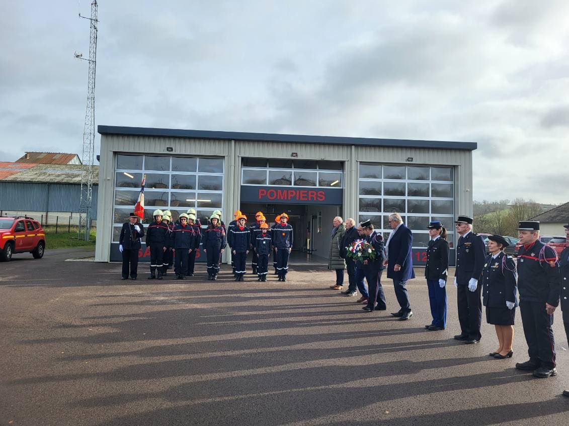 Sauvadet's tweet photo. 🧑🚒 Lors de la cérémonie de #SteBarbe au Centre d’Incendie et de Secours de #Vitteaux, j’ai tenu à réaffirmer le soutien du @CD_CotedOr aux 2.200 pompiers du @sdis21 qui se dévouent chaque jour pour assurer la sécurité de tous les habitants partout en #CôtedOr.
#Fierdenospompiers https://t.co/tAoysdtArY
