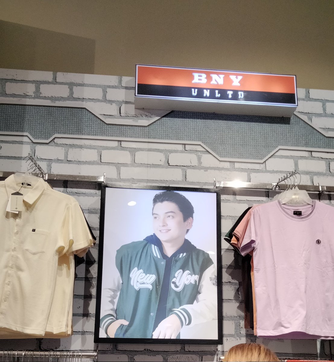 SethyPureLove's tweet photo. I saw you handsome! Napakagaling magpa miss talaga.

#SethFedelin @imsethfedelin https://t.co/PRE1ptAE18
