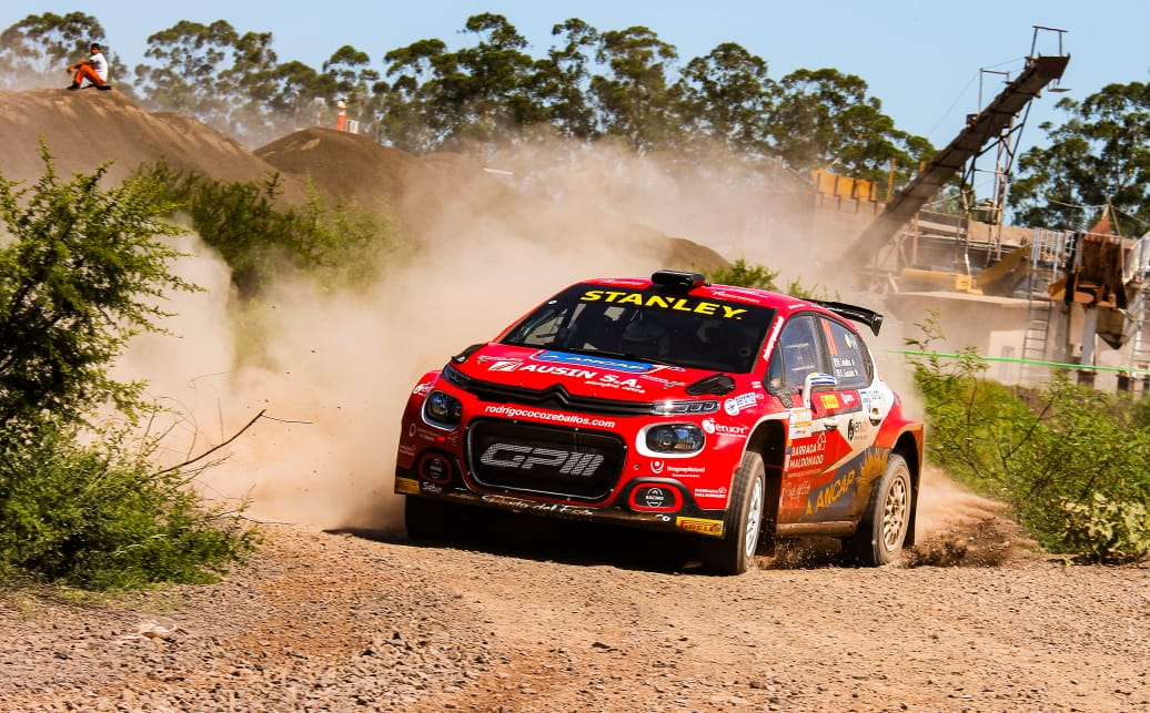 #GPRallyEntreRios | El domingo nos espera con 6 pruebas especiales, acabamos de finalizar la primera, Los Charruas – La Criolla (I) 7/12

Tiempos especial 7:
P1 – Franco 🇧🇴 - 7.43,1
P2 – Cancio 🇦🇷 - +2.3
P3 – Scuncio 🇨🇱 - +2.3
P5 – ZEBALLOS 🇺🇾 - +4.5

General hasta el momento:
P1