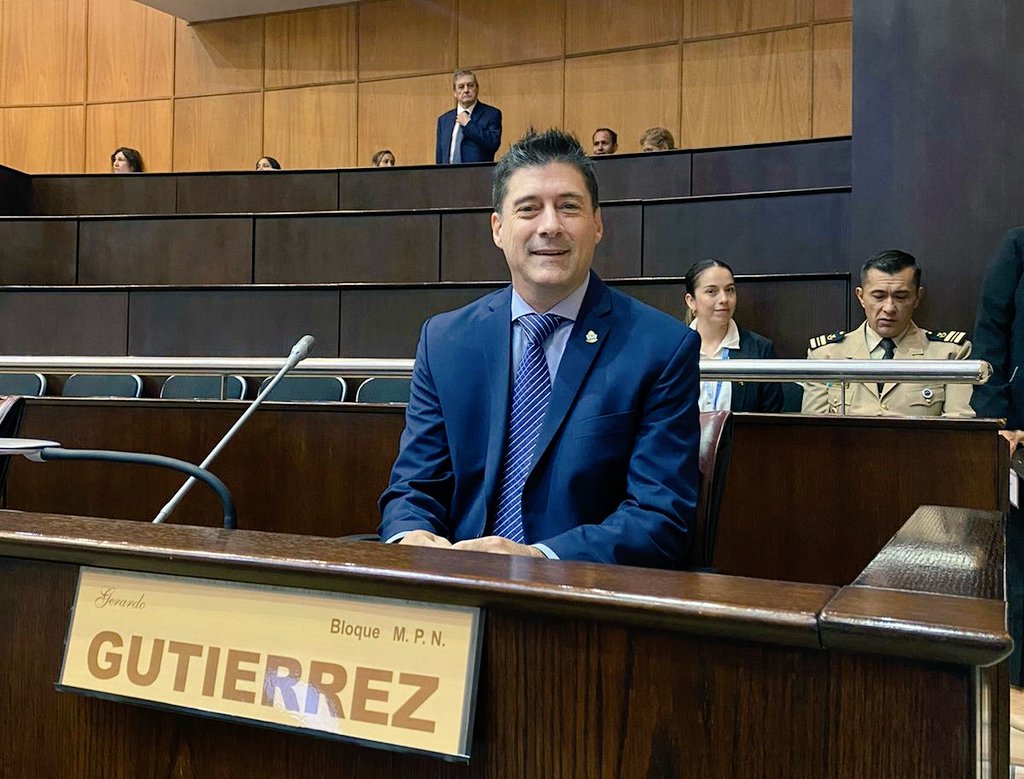 ElMPNesmasMPN's tweet photo. ¡Todo listo para asumir como Diputado Provincial por el @MPN_OK!
Siento un gran orgullo y emoción de poder representar a cada neuquino y neuquina en el periodo 2023-2027.🙌 https://t.co/anMAi04mRg