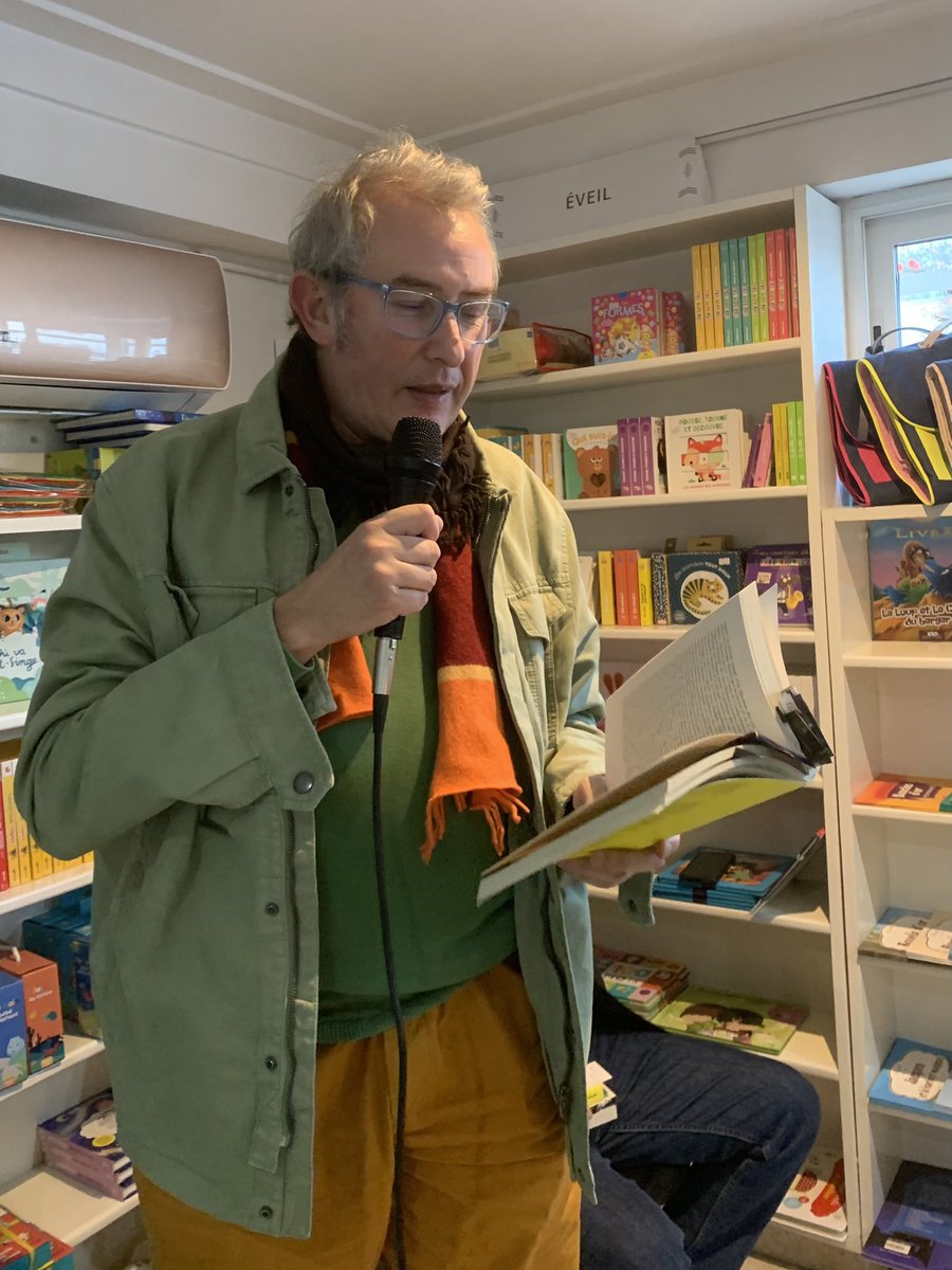 EditionsBarzakh's tweet photo. Belle rencontre hier à la librairie L’Arbre à Dires avec @SalahBadis2 et @Mus_Benfodil autour de leur livre respectif : "Des choses qui arrivent"(nouvelles traduites de l’arabe par Lotfi Nia) ; "Terminus Babel", roman.
#EditionsBarzakh 2023.
@EdPhilippeRey #Khamsa https://t.co/vMq8FFpSED