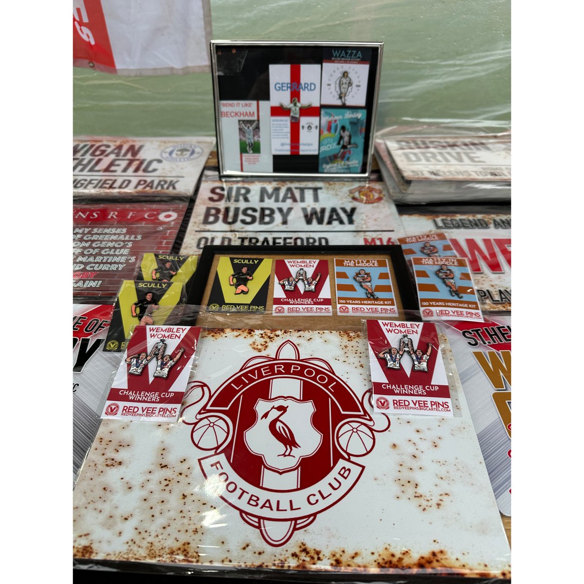 RedVeePins's tweet photo. Get down to Ruskin for all your badge and sign needs - last minute Xmas presents!! 

https://t.co/0aqMWQLyYP 

https://t.co/4Qy19nPRJ2 

@3LionsPinBadges @albilec @mjb169 @StevePrescott1 @SPFCHARITY @AdeCunliffeSPF @gerardcoaches @DaveHowarth1 @independentsth @ruskinsthelens https://t.co/sPN2h4xmON