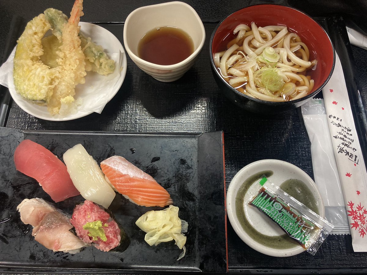 nicorennya's tweet photo. 今日は、小樽にHADO行ってランチして、作った手羽先甘辛煮配り(先着3名)おばさんしてきた\(*´ω`* )/笑
みんな食べたかしら…😏
#れんきち飯 #れんキッチン #HADO #Queenplus https://t.co/VfgjVk3pdv
