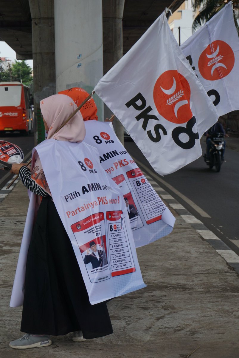 farididoev's tweet photo. Sebuah pembuktian bahwa kader PKS tetap konsisten dan Istiqomah bersama memperjuangkan perubahan. Pilih PKS aja terbukti konsisten dalam perjuangan.
#FlashmobPKS
#PKSpembelaRakyat
#AMINAjaDulu
@PKSejahtera
@PKSDKIJakarta
@PKSJaksel https://t.co/d0to4WOYpv