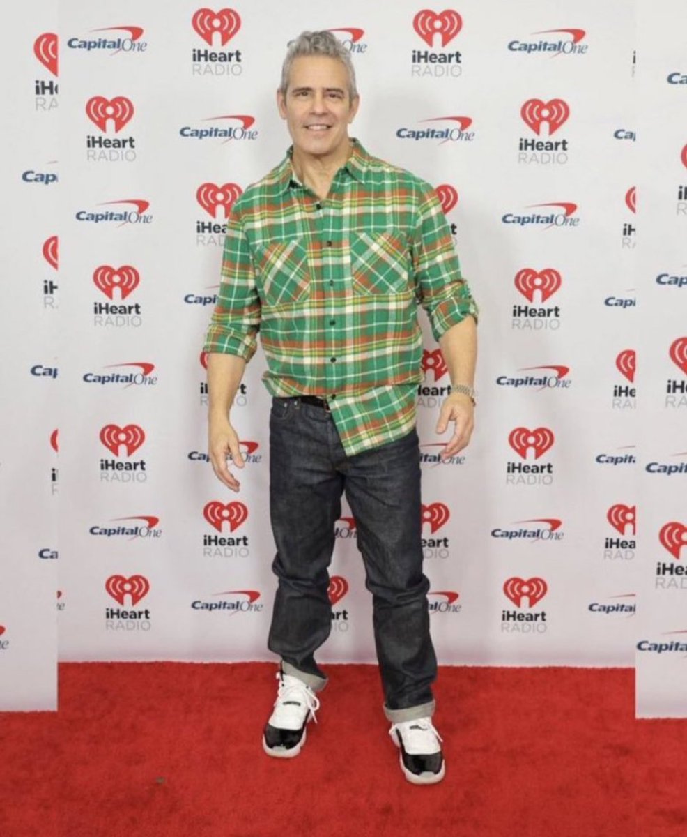 perfect_bih's tweet photo. Back to school after Christmas break w a fresh fit from grandma https://t.co/VLIRH7PNNy