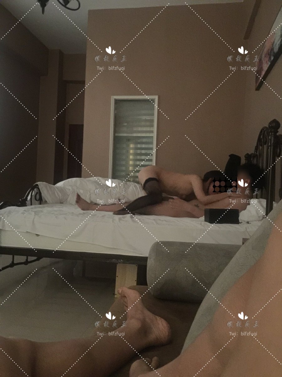 恋足的多吗？凡是喜欢把媳妇玉足含嘴里舔的单男，我都感觉很好，回首看看照片的画面感，都是一种享受。 https://t.co/lfhEJfplxR