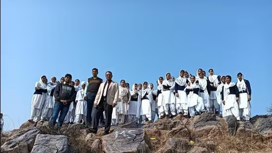HTGurgaon's tweet photo. #Nuh police sensitises students in bid to conserve Aravallis

(@leenadhankhar reports)

https://t.co/74R6ly01jV https://t.co/i74TFBUHBH