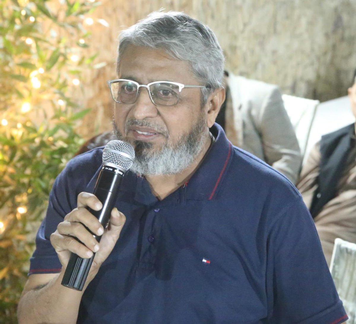 MSfyan3's tweet photo. مورخہ 9 دسمبر بروز ہفتہ
کراچی کے مسائل کا حل صرف متحدہ قومی موومنٹ کے پاس ہے، سینئر ڈپٹی کنوینر ایم کیو ایم پاکستان سید مصطفی کمال کی نارتھ ناظم آباد ریذیڈنس کمیٹی کے زیر اہتمام مختلف شعبہ ہائے زندگی سے تعلق رکھنے والے افراد سے فکر انگیز گفتگو...!!!
#MQMPakistan 
#MustafaKamal https://t.co/Iz3dwP4lic