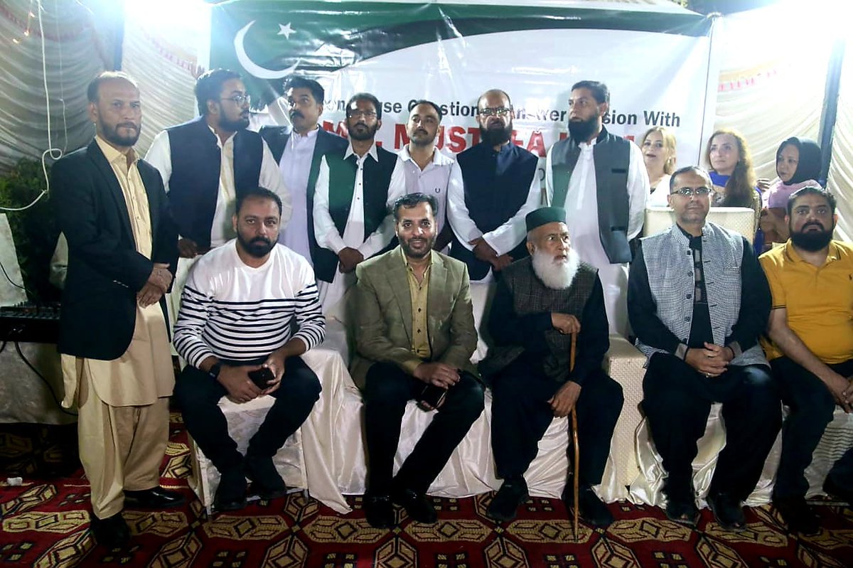 MSfyan3's tweet photo. مورخہ 9 دسمبر بروز ہفتہ
کراچی کے مسائل کا حل صرف متحدہ قومی موومنٹ کے پاس ہے، سینئر ڈپٹی کنوینر ایم کیو ایم پاکستان سید مصطفی کمال کی نارتھ ناظم آباد ریذیڈنس کمیٹی کے زیر اہتمام مختلف شعبہ ہائے زندگی سے تعلق رکھنے والے افراد سے فکر انگیز گفتگو...!!!
#MQMPakistan 
#MustafaKamal https://t.co/OtcLJ6Iay9