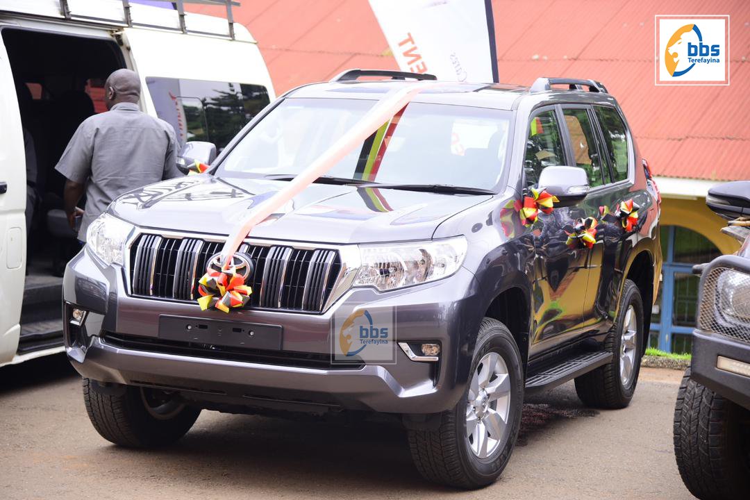 UPDATE President Museveni Donates a New Vehicle to the New Bishop of Namirembe Diocese, Moses Banja who has been consecrated and enthroned Today at Namirembe Cathedral, Rubaga Division, Kampala City.