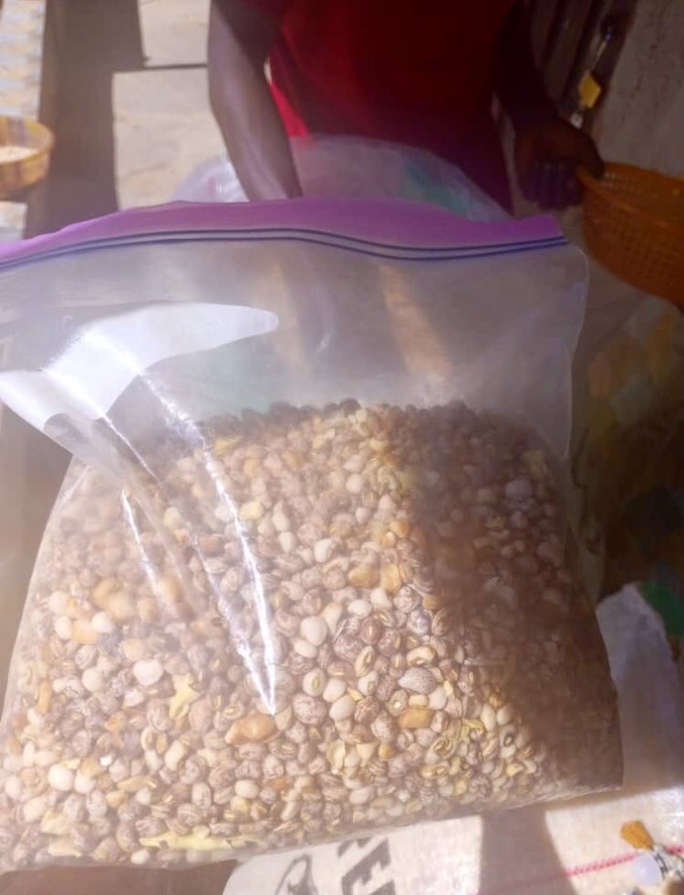 firstladyship's tweet photo. My People,

Our Musa @Dawa911 has finally launched his beans biz, &amp; it’s selling for N1500/kg.

He will handle 50% of the waybill, &amp; his beans are specially treated! They are for consumption only. Min order is 10kg, &amp; max order is 50kg.

Please spread the word &amp; kindly patronize. https://t.co/QhorCtb97e