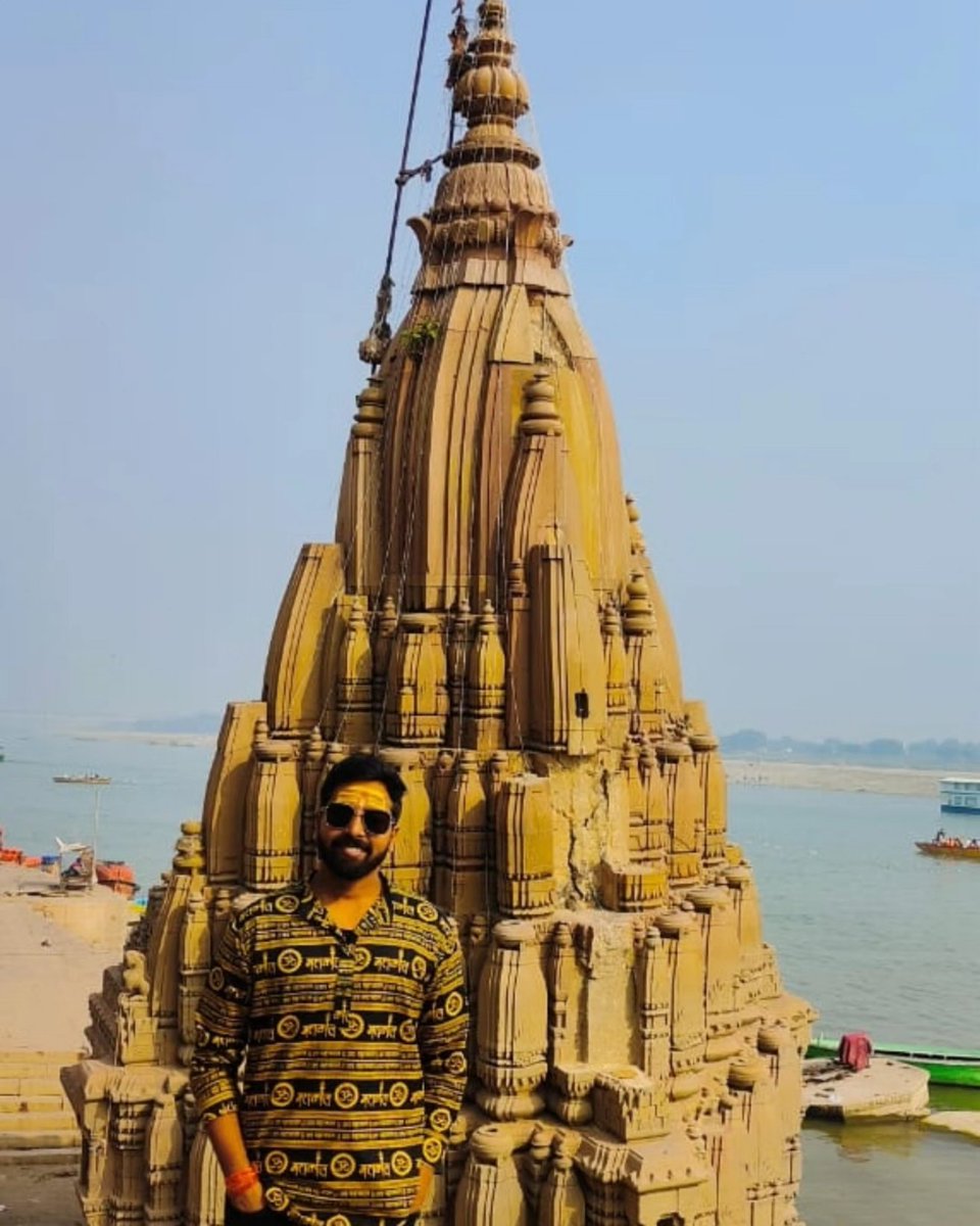 imayanklive's tweet photo. Blessed to witness the divine energy at Kashi Vishwanath and soak in the serenity of Banaras ghats. May Lord Shiva's blessings illuminate our path. #jaimahakal 🕉️ #KashiVishwanath #Varanasi #LordShivaBlessings https://t.co/QGS9JUAScF