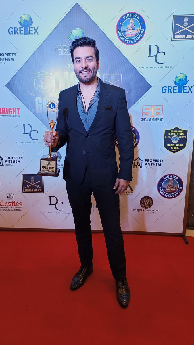 Chaitannya Choudhry @chaitannyachoudhry carved his name on the trophy of 'Path Breaking Role for the film Sukhee' at the 29th @lionsgoldawards #ChaitannyaChoudhry #29thLionsGoldAwards #viral #photo #actor #photooftheday #fun #casual