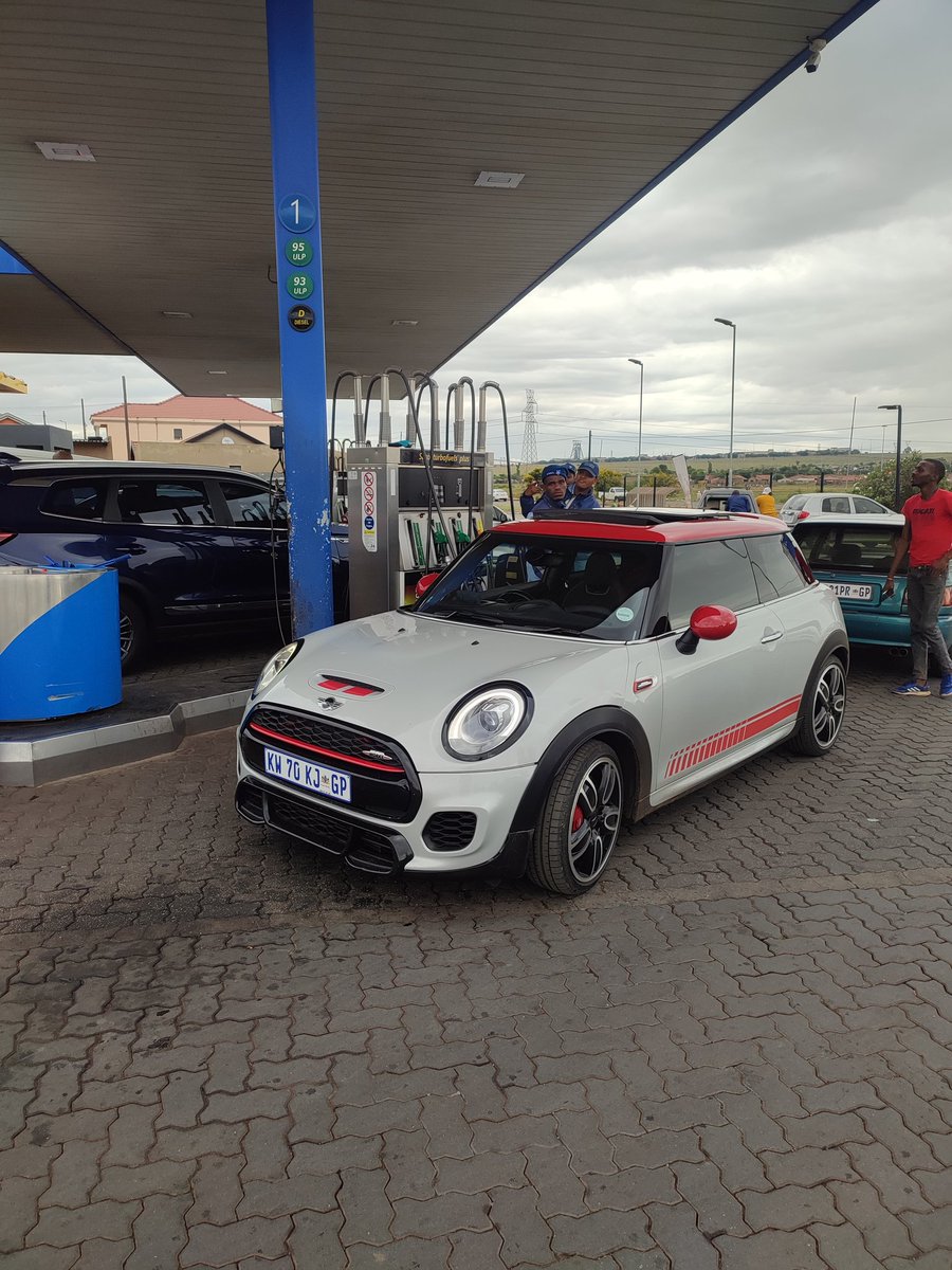 3ishGP's tweet image. Happiness in Performance Hatchback.
#miniF56
#bmwmini