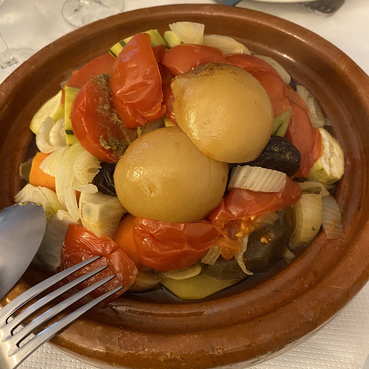 G27Marco's tweet photo. Ce midi c’est #tajine #maison #vegetarien ou #viande et sa #semoule! Bravo Joce! C’est parfait #repas super #chef https://t.co/K1Fbc0yHbz