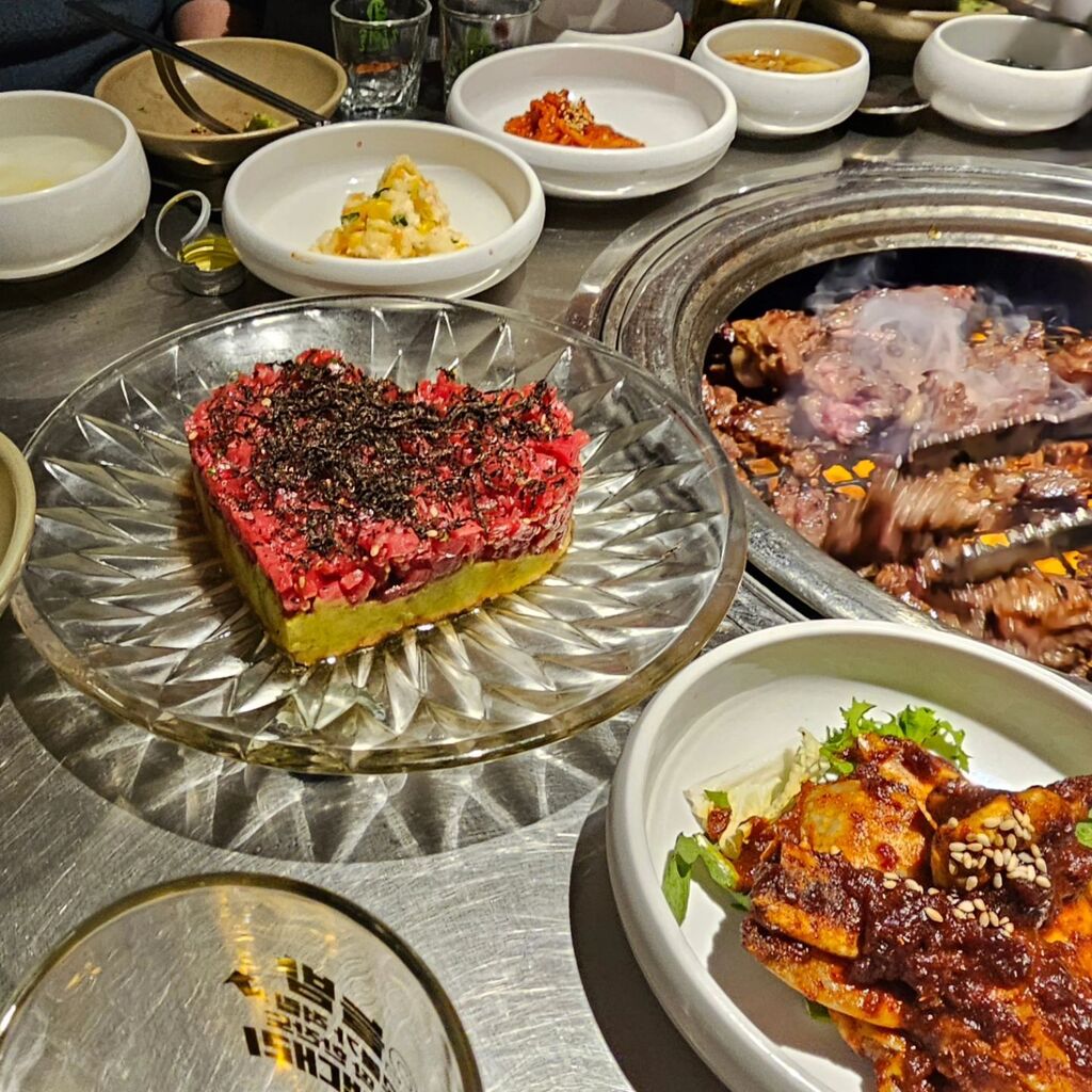 Yang_TaeHo's tweet photo. 며칠 지났지만 팀 회식. 은 역시 #소고기 https://t.co/WIhHIfihLk https://t.co/0vefuDNOhx