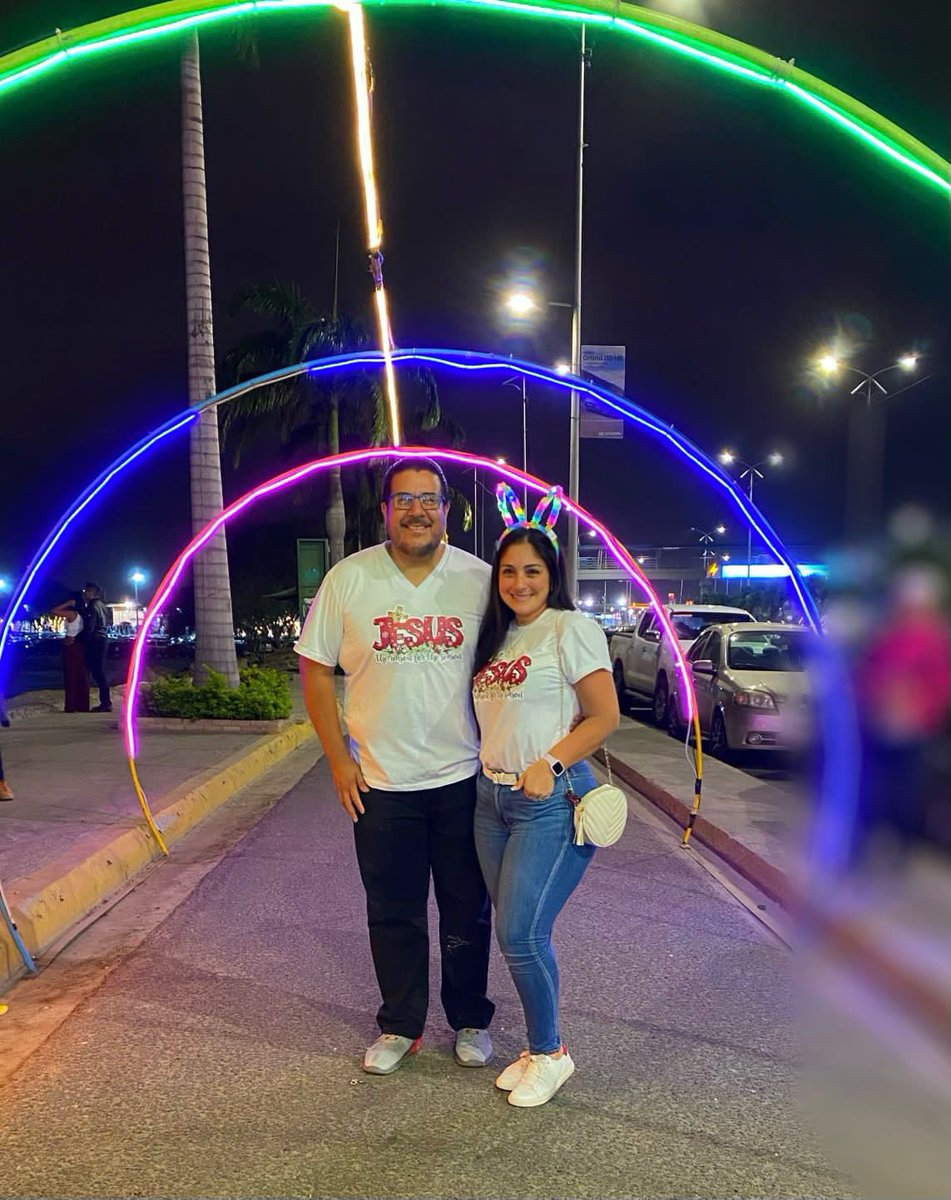 Rmoralesverduga's tweet photo. La tradición previa a la #Navidad, sigue en marcha cada año: Visitar a la querida ciudad de #Manta. Gracias a sus gente por las atenciones y, sobre todo, a mi equipo de siempre: #FamiliaFC ❤️. Momentos únicos e inolvidables gracias a Dios.
Nos vamos recargados al gran #Guayaquil para la semana laboral. ✅🇪🇨✍️⚽️