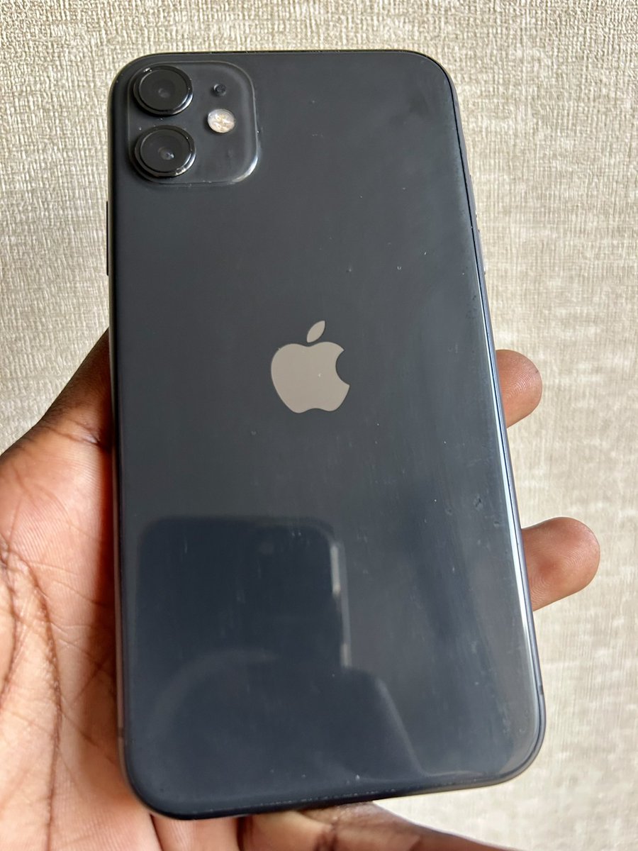 iPhone 11
64GB
89% 🔋life 
Face ID ✅
$350