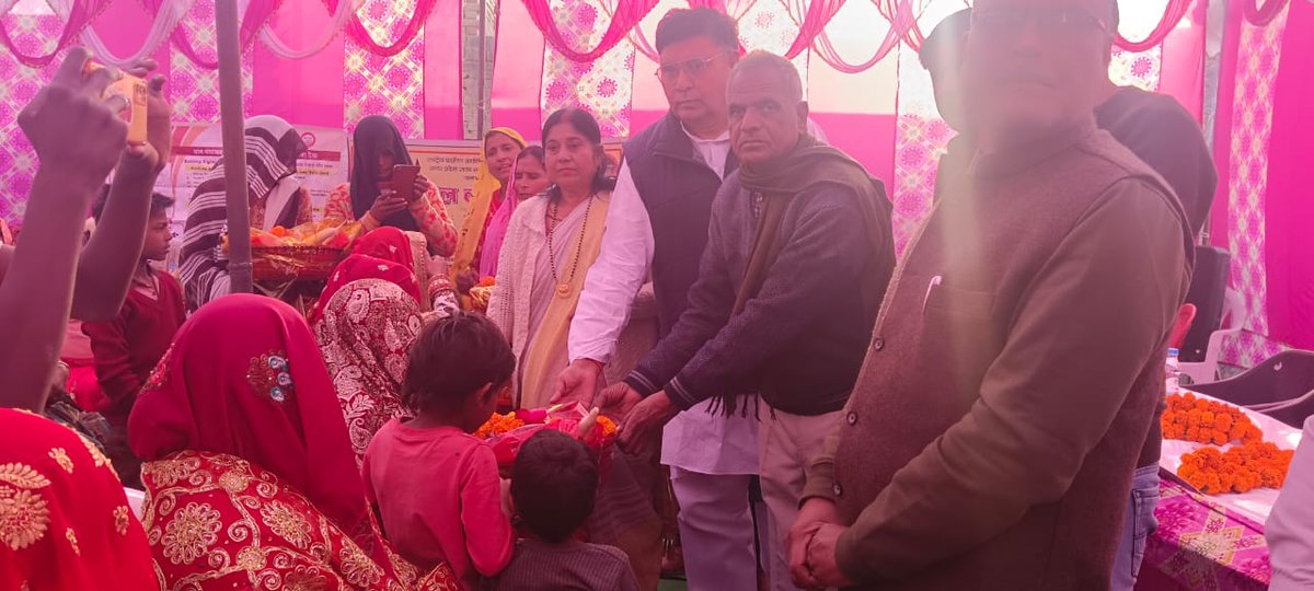 balvikassambhal's tweet photo. बाल विकास परियोजना बनियाखेड़ा में ग्राम पंचायत शाहबाजपुर  तथा सोतीपुरा में विकसित भारत संकल्प यात्रा के दौरान गर्भवती महिलाओं की गोद भराई और 6 माह आयु पूर्ण कर चुके बच्चों का अन्नप्राशन किया गया इसके साथ ही 11 से 19 वर्ष की किशोरियों की हिमोग्लोबिन जांच की गई। @DmSambhal https://t.co/D9VpZsPdNO