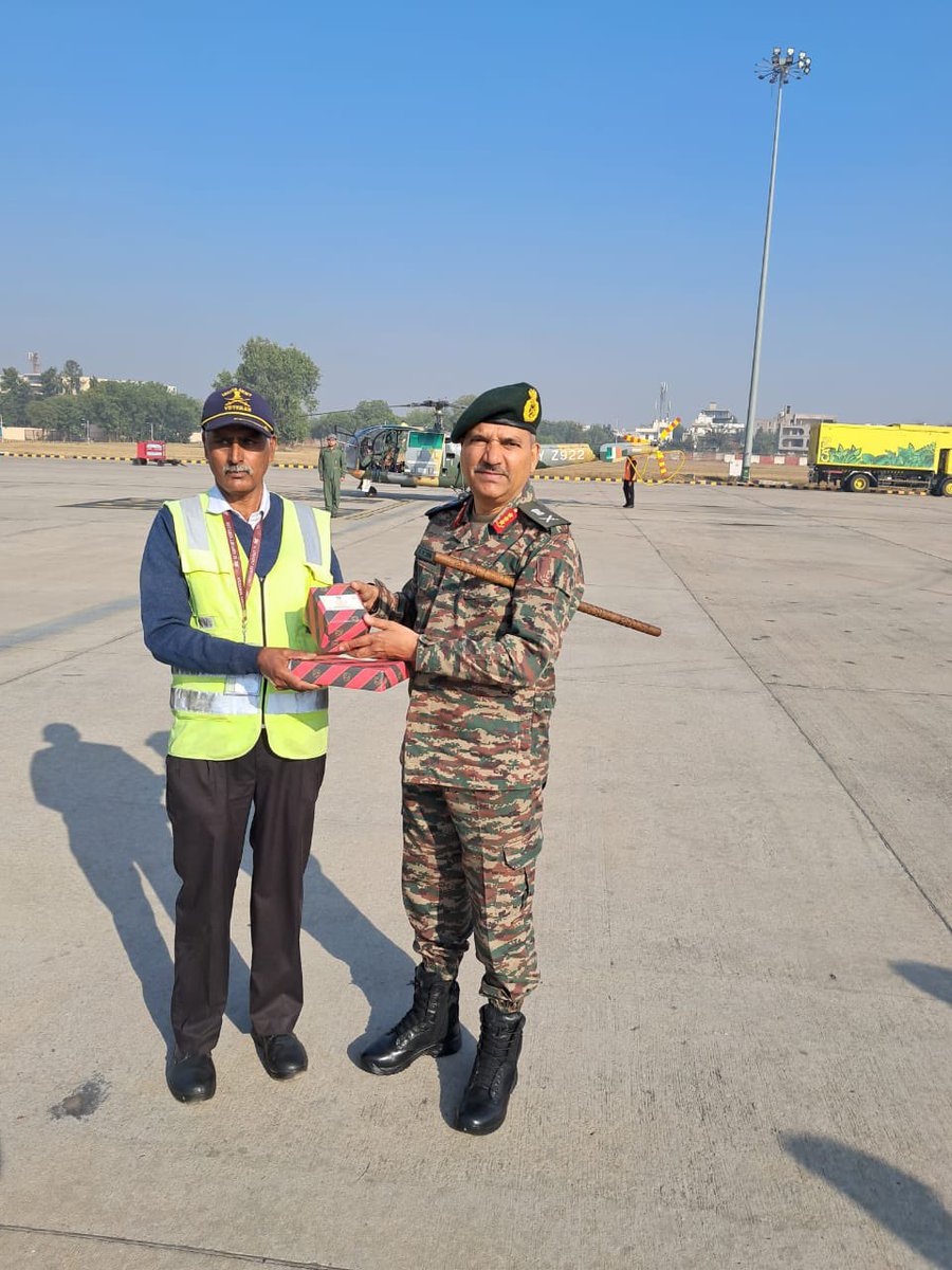 IaSouthern's tweet photo. 'New goals new dreams’
Lt Gen A K Singh #ArmyCdr, #SouthernComd met &complemented Nb Sub Madan Singh a #Veteran #JCO of #EME,imparting training in landing of aircrafts to the crew of #AirIndia in #Jaipur, #Jodhpur & #Bikaner contributing towards #NationBuilding
#IndianArmy https://t.co/zaMmKLv4Jr