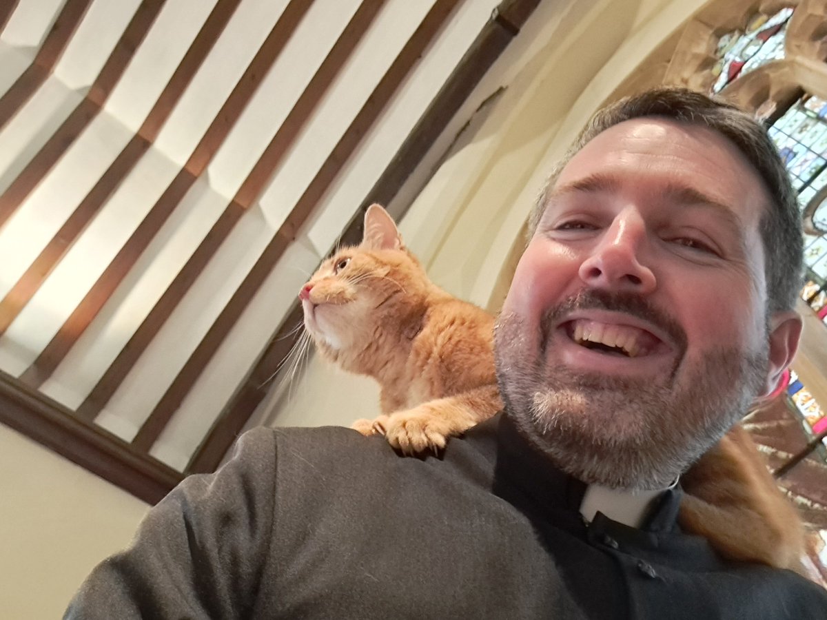 CurateDurrant's tweet photo. Horace was 'helping' prepare the altar table this morning, and our congregation was back to double-figures 🐈 #ADVENT2 https://t.co/K6HODGguBW