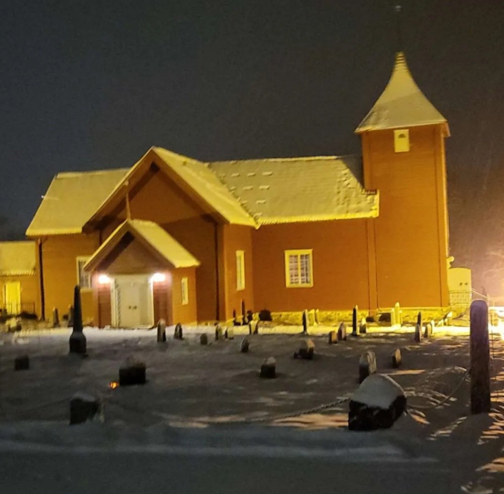 Utrolig hva man egentlig har i nærområdet.  #Fåbergkirke viste seg i all sin prakt i går. Inne var det enda bedre. Aldri vært på kirkekonsert før, men det frister til gjentakelse. #lillehammer #WinterWonderland