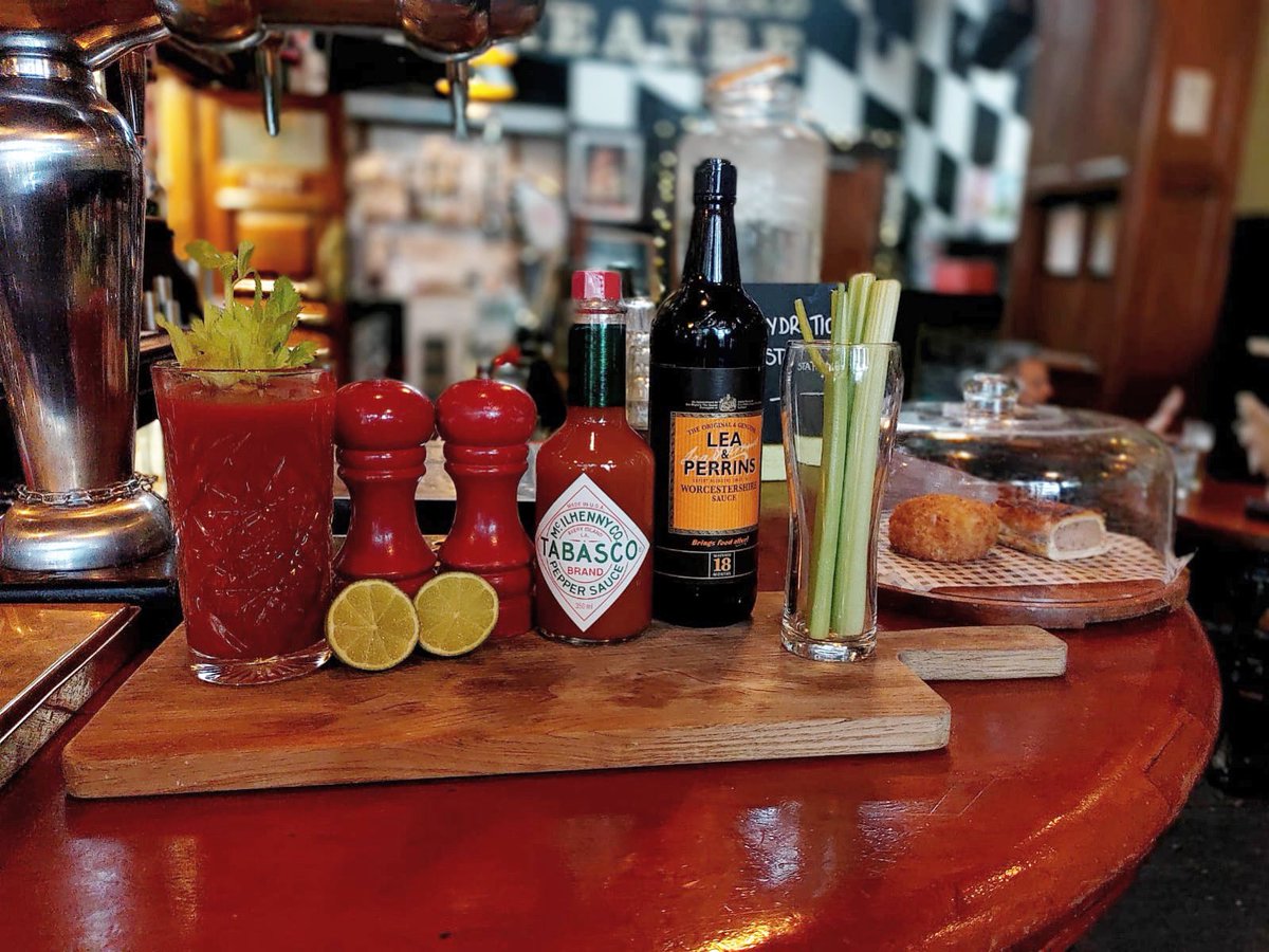 It’s beginning to look a lot like cocktails! Sundays only mean one thing and that’s bloody Mary’s 😍 come in today and spice up your Sunday 

#youngs #youngspubs #sundayfunday