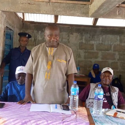 9th Dec 2023: <a href="/ECsalone/">The Electoral Commission for Sierra Leone</a> Commissioner North Abu Bakarr Koroma and staff facilitated Stakeholders Engagement for the conduct of upcoming Paramount Chief #election in Gbonkolenken chiefdom in Tonkolili district, 🇸🇱#SierraLeone.
