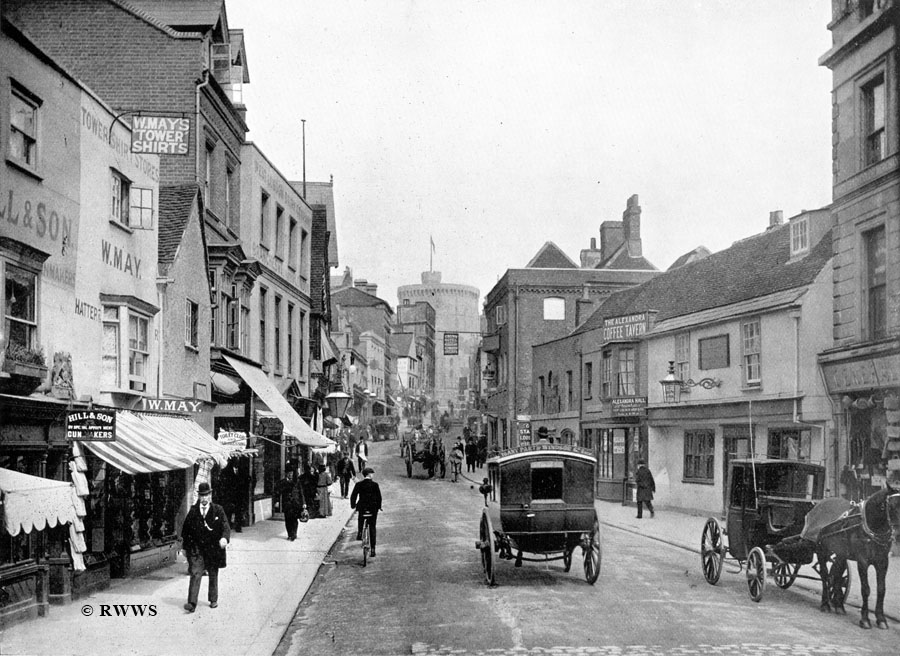 WINDSOR - 1919 Peascod Street in the year following the Great War and pre Motoring Traffic with a two way system and what looks like cobbled street! W Mays' Outfitter shop on left. Very different days.

#Windsor #PeascodStreet
@RomneyWeir