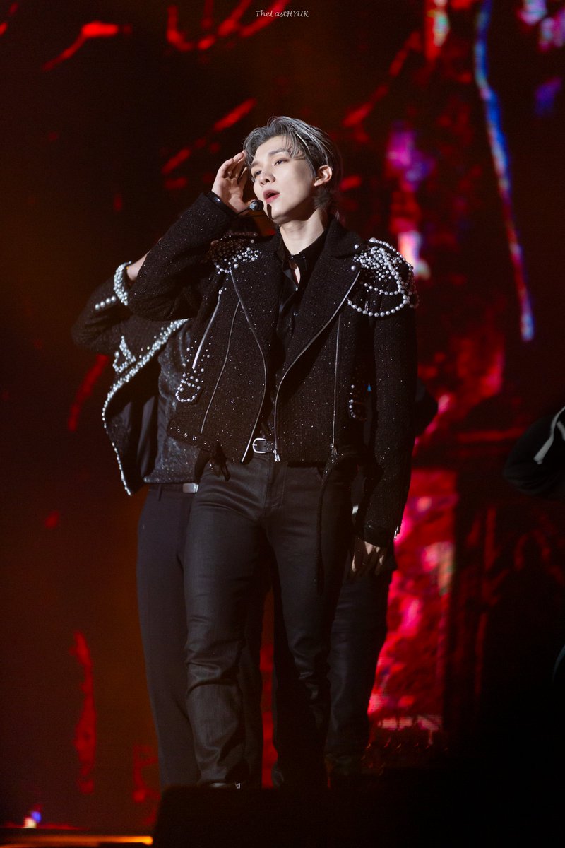 The_Last_Hyuk's tweet photo. 20231210 VIXX LIVE FANTASIA : CONTINUUM

조금씩 변해가는 눈빛 
사라져가는 달빛

#빅스 #VIXX
#혁 #HYUK #한상혁
#CONTINUUM https://t.co/2vkWbTSpg2