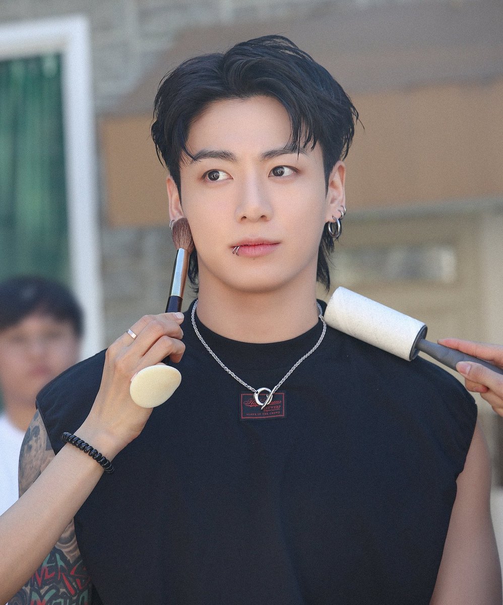 jjkgaIlery's tweet photo. jungkook is so beautiful ): https://t.co/5EUY5lnyWP