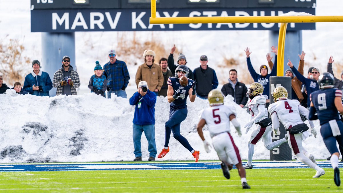 PhotosByJayson's tweet photo. ICYMI: This is just a Flynn Schiele appreciation post! 

11 rec | 181 yards | 2 TDs 
@MinesFootball https://t.co/3TG7M5J0Er