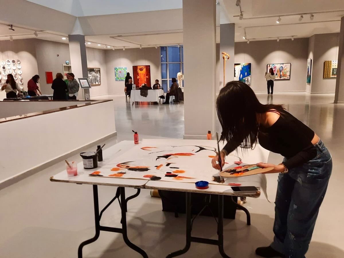 cankayaks's tweet photo. Birleşmiş Ressamlar ve Heykeltıraşlar Derneği işbirliği ile düzenlediğimiz "53. Yıl Büyük Sergi” kapsamında, ‘Genç Performanslar’ adlı etkinlik düzenledik. 🎨🖌️#BRHD
🧑🏻🎨👩🏻🎨
-Alara Çalışkan
-Ceren Aletirik
-Yağmur Tuncay
-Kuzey Çınar
-Melisa Öner
-Nur Teberoğlu
-Fatma Esma Düzenli https://t.co/GOqudv9zHf