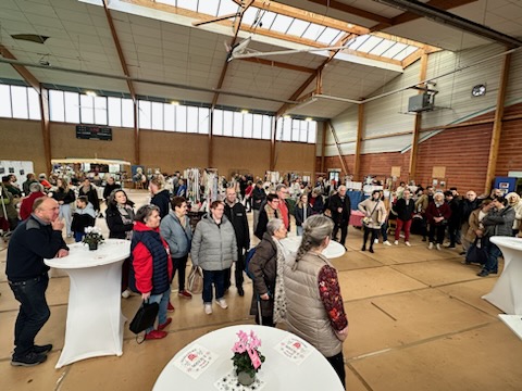 fguegueniat's tweet photo. C'est aujourd'hui que nous accueillons officiellement les nouveaux epronnais @EpronRadio. Bienvenue à vous toutes et tous. Heureux d'etre à vos côtés avec les associations !
@vmikaleftoudic @valleevik @DIVIERGerard https://t.co/6owrWzwMEK