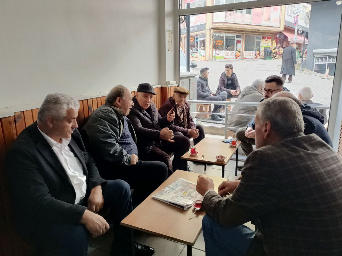 NSelvitop's tweet photo. #Hürriyet meydanında #dostlarımızla bir araya geldik, #sohbet ettik, #dertlerini dinledik. #Şalpazarı'mızın #Problemini de #çözümünü de biliyoruz ve biz bunların hepsini #çözeceğiz. #Şalpazarımızı #Şahlandıracağız, çok az kaldı.
#ağasar #BBP #aday #NecatiSelvitop #yerelseçim https://t.co/qx1fDEobrO