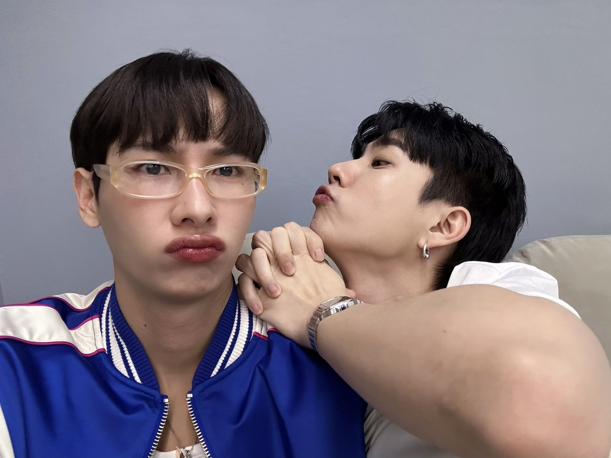 ระหว่างรอ #CookingCrushSeriesEP3 ชอบแบบไหนกันระหว่าง กุ๊กอ้อนหมอ หรือหมออ้อนกุ๊ก 😗 เปิดช่อง GMM25 รอดูคนหวั่นไหวรอเลย!