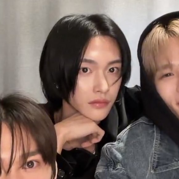 Manusia gak jelas. Makin lama makin menggangu.