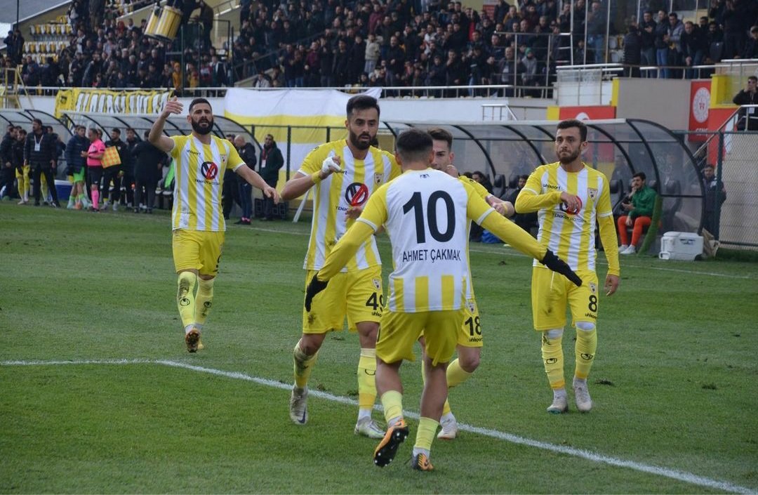 RToplu06's tweet photo. Tebrikler Bizim Takim 💛🤍
Mussporumuz Lig’in 14. haftasında kendi sahamızda konuk ettiği Sultanbeyli Belediyesporu 6-0 mağlup etti.Kulüp Baskanimizi,teknik heyeti ve sporcu kardeslerimizi almis oldukları galibiyetten dolayı tebrik eder başarılar diliyorum. 
💪💛🤍
@resmimusspor https://t.co/MFE0ipuLtZ