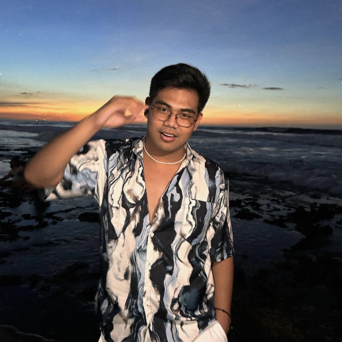 kingsntgo's tweet photo. chasing sunset 🌅🌊 #wheninelyu #sanjuanlaunion #beach #sunset https://t.co/bfX7pHAwsf
