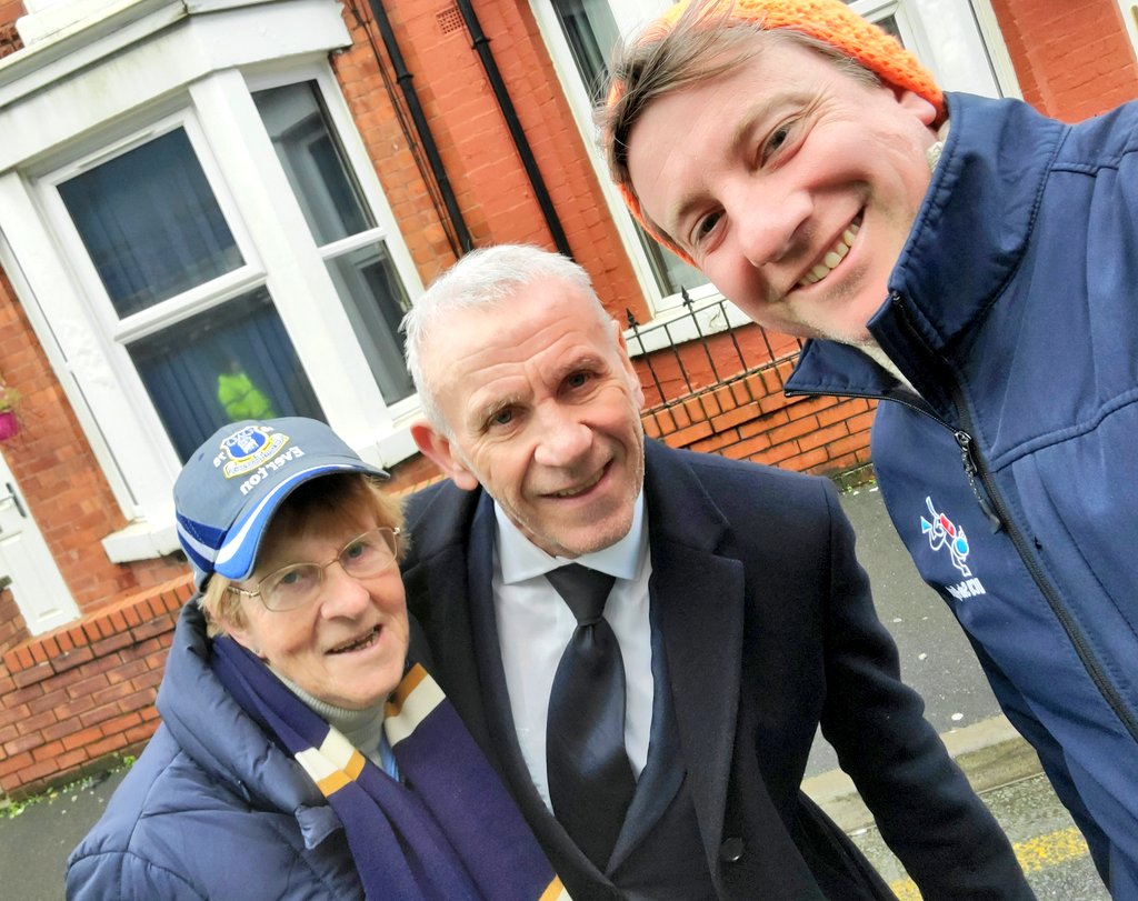 Peter Reid! Absolute gent ahead of the @Everton game. Made my mams year Come on the toffees #evematchday #evevche