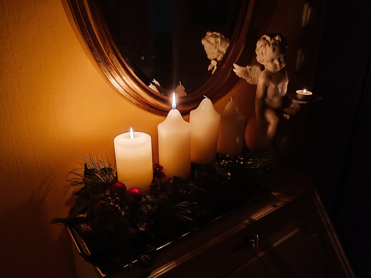 madrugada_m's tweet photo. Einen wunderbaren 2.Advent wünsche ich euch...Alles Liebe!✨ https://t.co/sZJAKxHjjo