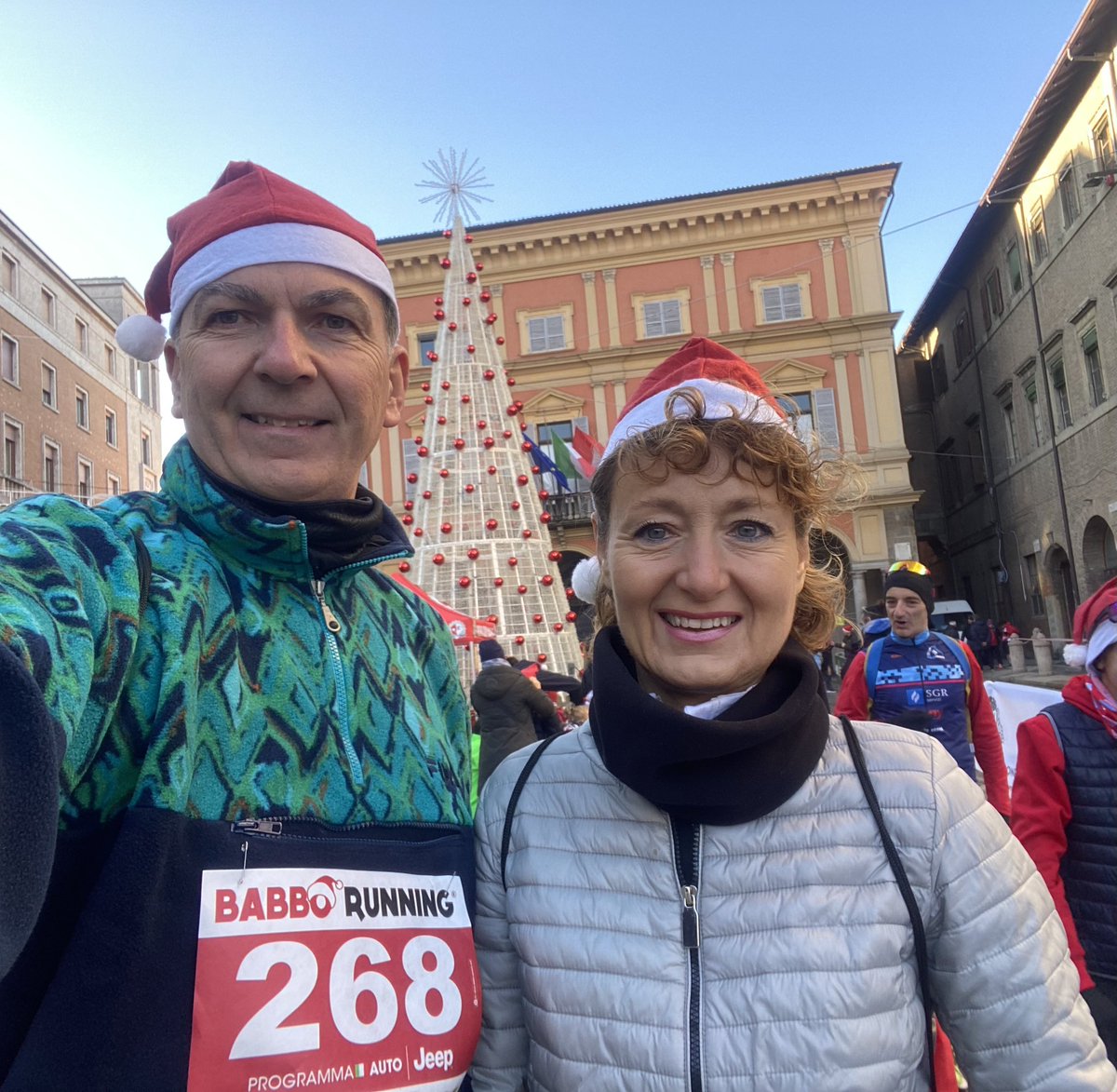CalloriFabio's tweet photo. “Babbo Running” per iniziare bene le feste, di corsa…!!! 😄😂 #natale2023 #10dicembre #sole #running #sorrisi https://t.co/GecYyz8gnu