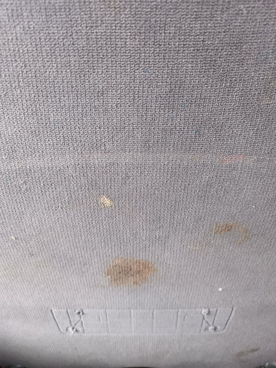 aniankaa's tweet photo. Ya están cambiando condiciones de comodidad y horarios además de servicios como cafetería/baños...
Esta es la alternativa de @Renfe a un problema por obra de infraestructura en el trayecto Bcn-Bio una vez llegamos a Miranda de Ebro: autocares inslaubres y sin agua(no hay baño) https://t.co/46oR5ogobn