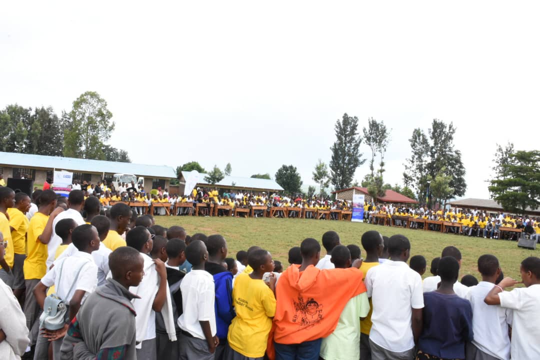 PlanRwanda's tweet photo. Concluding the 16 Days of Activism Against Gender-Based Violence campaign today, @PlanRwanda, @GatsiboDistrict and 1000+ students participated in a march at Groupe Scolaire Kiziguro to raise awareness against teenage pregnancies. 

#16DaysOfActivism | #EndGBV https://t.co/0oIM8f3fqy