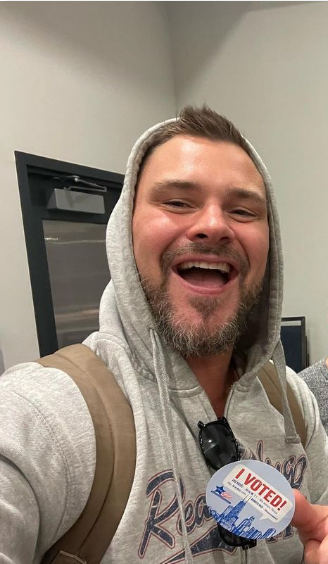 lvjk's tweet photo. Happy Birthday, Paddy!! To an amazing actor and wonderful human being, I hope you have an amazing day. So happy to have you playing Adam Ruzek and the other half of Burzek. โค๏ธ๐ฅณ๐๐
#PatrickJFlueger #Paddysday
#ChicagoPD https://t.co/Q4aRm5aR7J